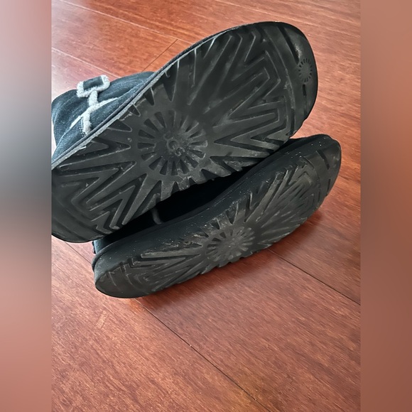 UGG Classic Short Spill Seam Boot - Picture 5 of 6